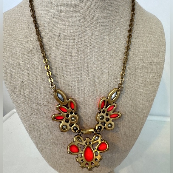 J.CREW - Coral Statement Necklace. - Picture 6 of 6